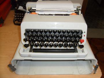 MACCHINA DA SCRIVERE OLIVETTI VALENTINE