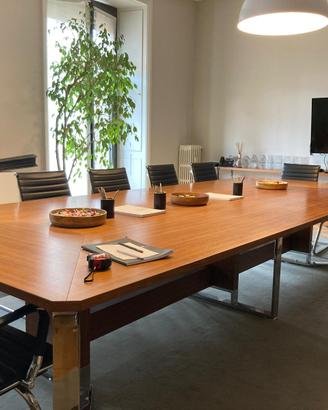 Tavolo riunioni e 16 sedie come nuovi