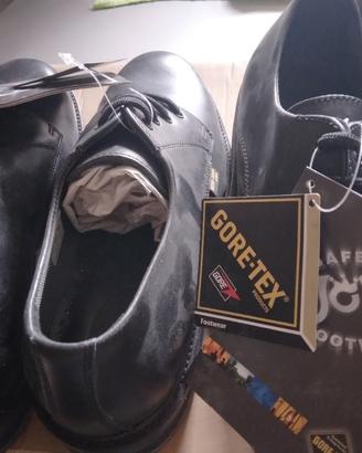 Scarpe nuove in cuoio. Misura 40