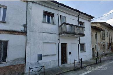 Immobile in asta di 189 m² con 2 locali e box auto