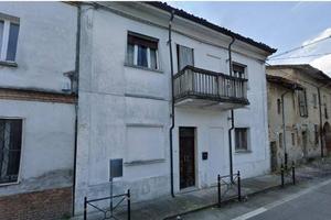 Immobile in asta di 189 m² con 2 locali e box auto