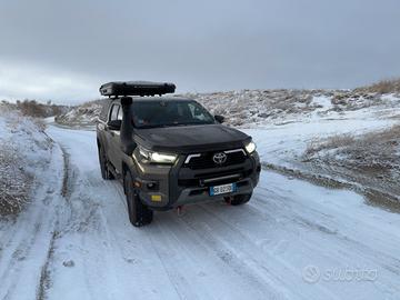 Toyota Hilux - 2.8 Invincible