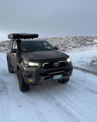 Toyota Hilux - 2.8 Invincible