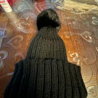 Cappello lana con pon pon