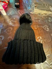 Cappello lana con pon pon