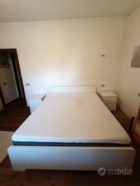 Letto Ikea con comodini e materasso Emma