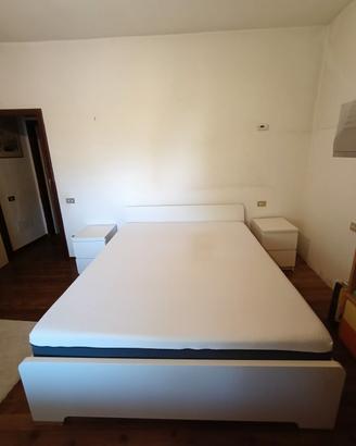 Letto Ikea con comodini e materasso Emma