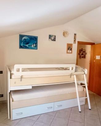 Letto a castello con scrivania a scomparsa