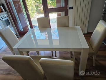 Tavolo + sedie