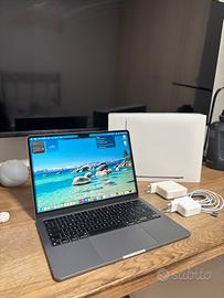 MacBook Air M3 13,6”” pari a nuovo