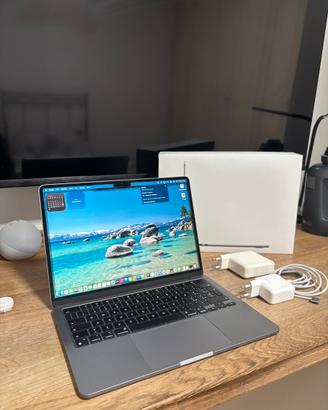 MacBook Air M3 13,6”” pari a nuovo