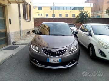 Lancia Ypsilon Hybrid superaccessoriata