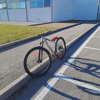 cube attention modificata da wheelie bike