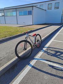 cube attention modificata da wheelie bike