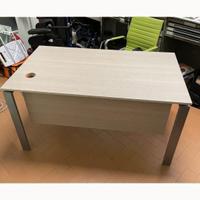 Scrivania con cassettiera Centrufficio