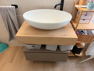 Mobile bagno sospeso con lavabo in ceramica
