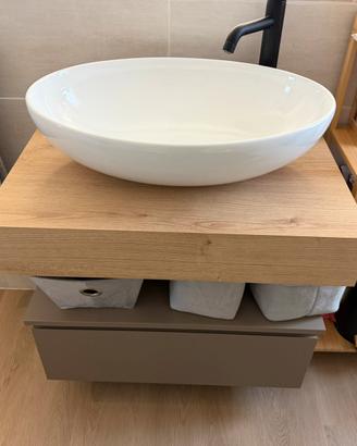 Mobile bagno sospeso con lavabo in ceramica