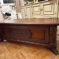 Elegante cassapanca classica in legno intagliato