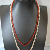 collier di perle con filo di corallo in omaggio