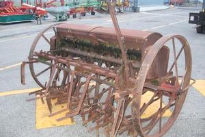 Seminatrice carraro d'epoca per frumento