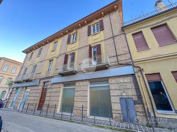 4 LOCALI A TERAMO