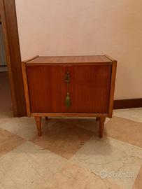 Comodino vintage in legno