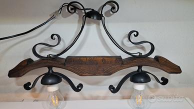lampada in metallo e legno