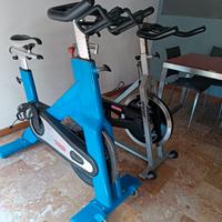 fare spin all'aria aperta  due spin bike