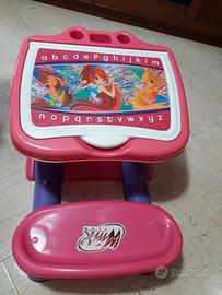 Banco scuola bambina .