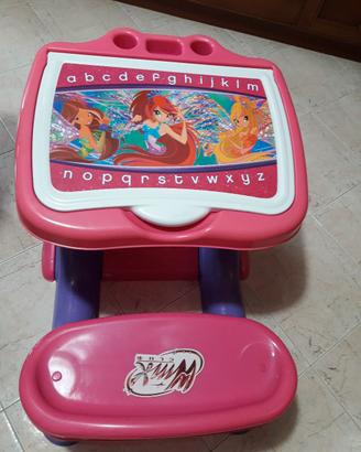 Banco scuola bambina .