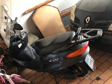 Scooter 125 cc anno 2010, revisionato.