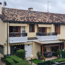 abitazione a schiera con giardino e soppalco