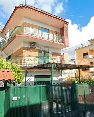 Fabbricato di 3 Appartamenti pressi Ospedale
