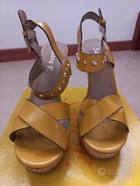 Sandali Gialli con Zeppa e Borchie - Taglia 37 - C