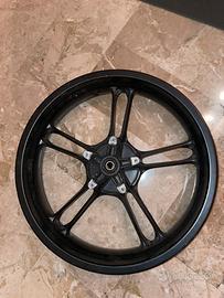 cerchione r125 anno 2015 in giu(no modello abs)