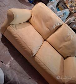 divano in pelle marca Frau