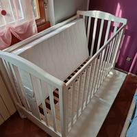 Lettino+materasso+cuscini parabordi+ biancheria