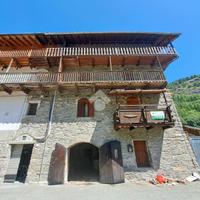 5 LOCALI A SAINT-RHEMY-EN-BOSSES