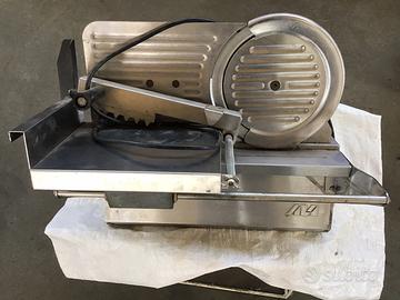 Affettatrice elettrica lama diametro  220