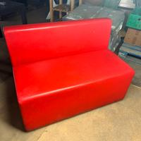 Divanetto in pelle rossa