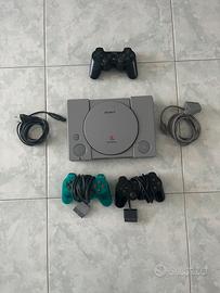 PlayStation 1 (PS1) + 3 Controller + Giochi Vari
