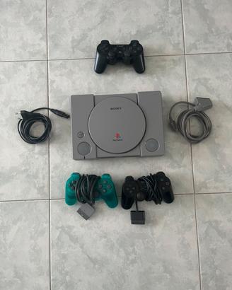 PlayStation 1 (PS1) + 3 Controller + Giochi Vari
