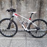 MTB carbonio Focus ruote da 29"