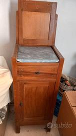 Comodino di antiquariato