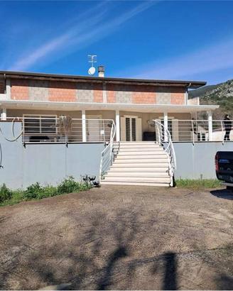 Palazzo / Stabile di 7656 m² con più di 5 locali a