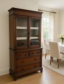 Credenza a doppio corpo in stile antico