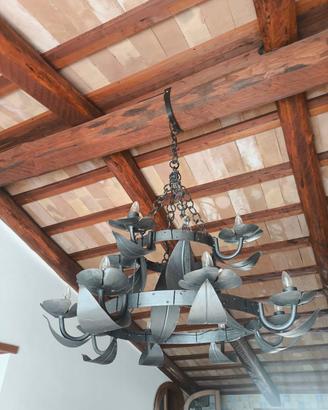 Lampadario in ferro battuto stile medievale
