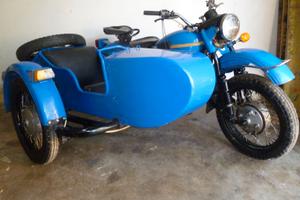 Moto Ural con sidecar