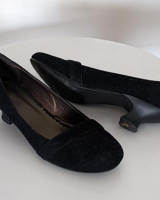 Scarpa scamosciata con tacco