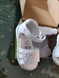 Sandali bimba bianchi 